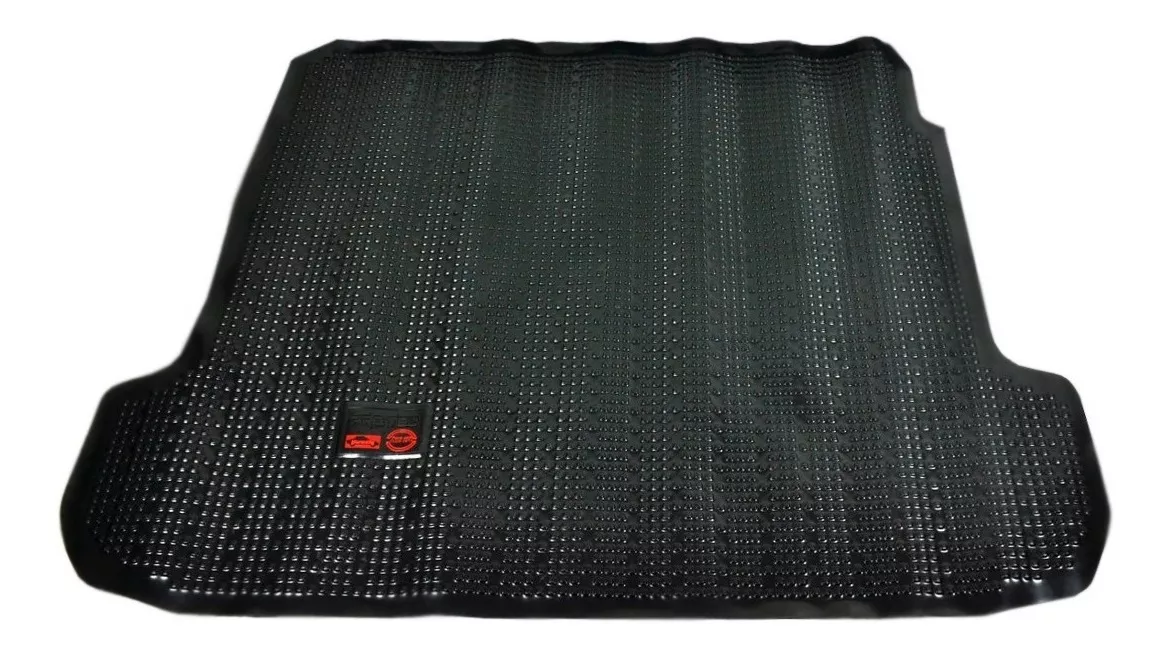 Ejemplo de alfombra de goma en el baúl de un auto